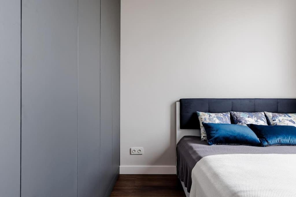 Business With 1 Bedroom By Ecru Wwa81 Apartament *