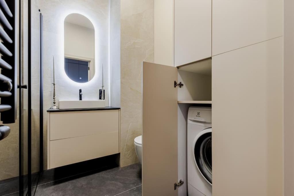 Business With 1 Bedroom By Ecru Wwa81 * Warszawa